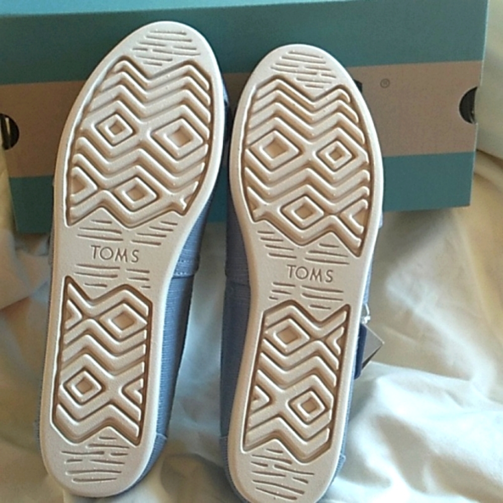 🩵⚡️⭐New In Box Women's Toms light blue canvas shoes size 9.5🩵⚡️⭐ - Picture 7 of 9